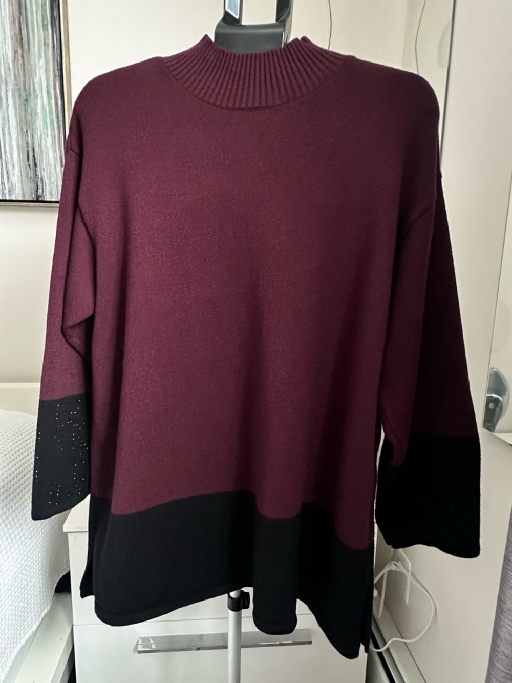 LAURA+ Embellished Colour Block Tunic
Sweater Relaxed Fit  in Burgundy and Black